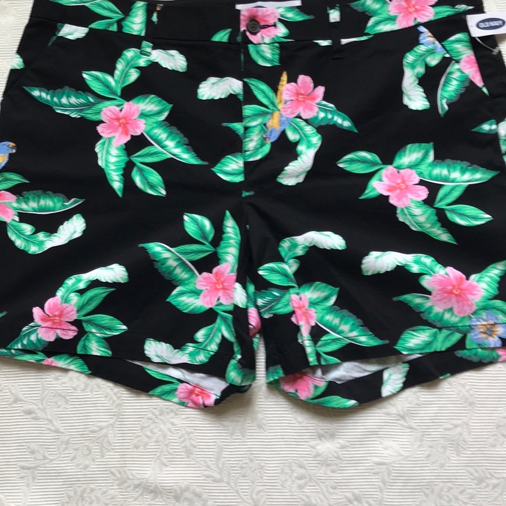 Old Navy Black Floral Tropical Shorts, Size 16